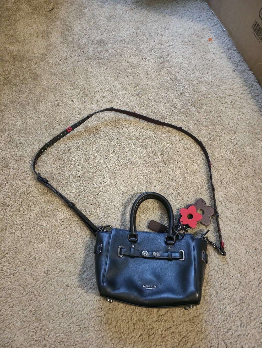 Coach - Picture 3 of 5